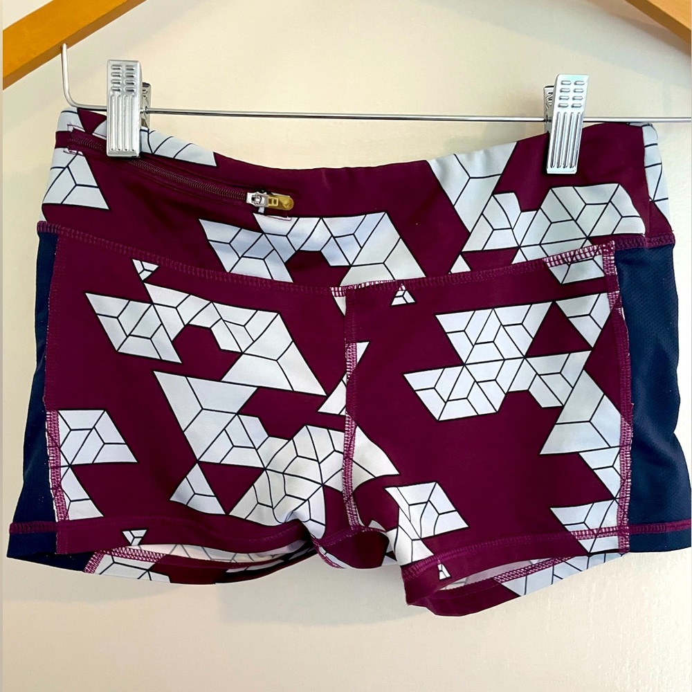 Oiselle stride short mini burgundy and white geometric